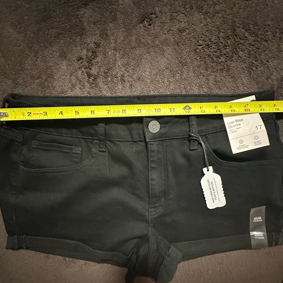 New SO Low Rise Shortie Black Shorts Stretch Size 17/33W - Picture 4 of 7